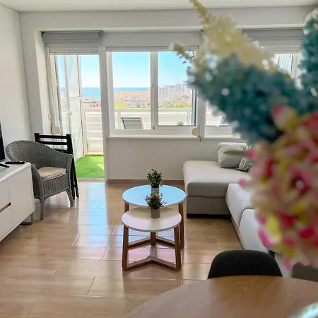 Apartment Modern & Bright With Balcony