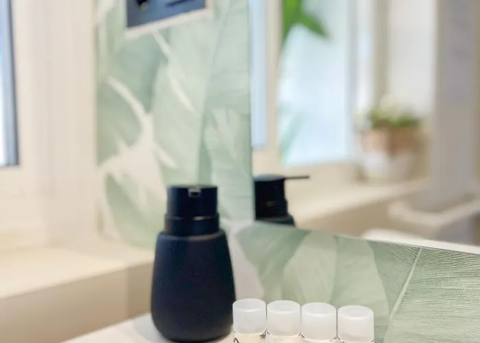 Modern & Bright With Balcony