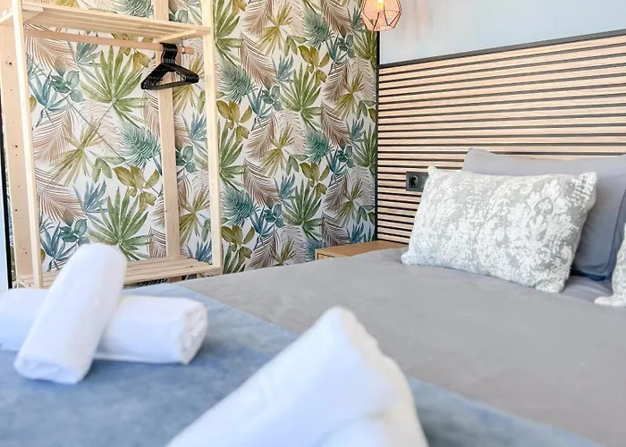 Modern & Bright With Balcony *