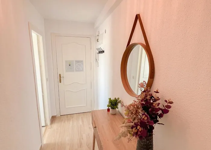 Modern & Bright With Balcony