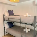 Apartment Modern & Bright With Balcony