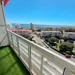 Modern & Bright With Balcony