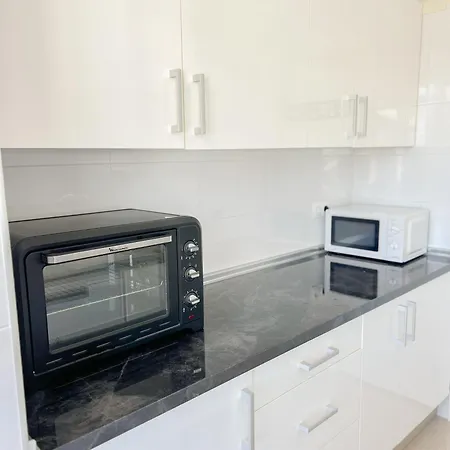 Modern & Bright With Balcony