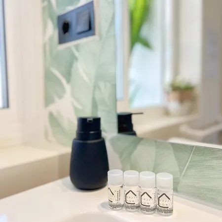 Modern & Bright With Balcony