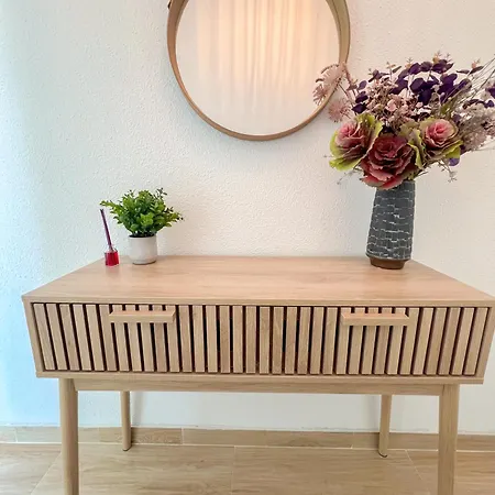 Modern & Bright With Balcony