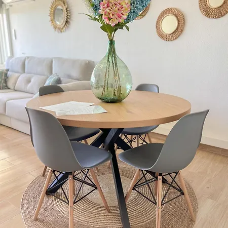 Modern & Bright With Balcony *