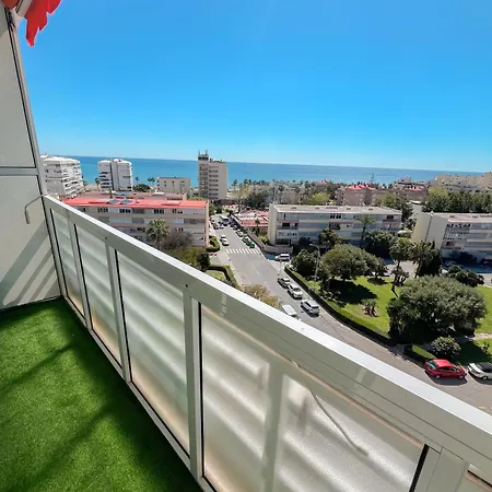 Modern & Bright With Balcony