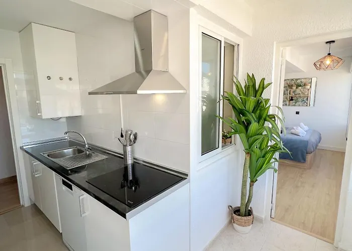 Modern & Bright With Balcony *