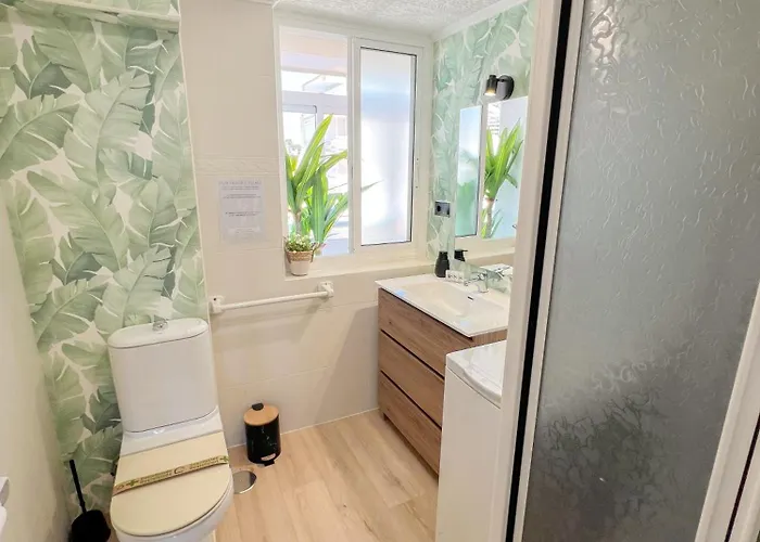 Modern & Bright With Balcony