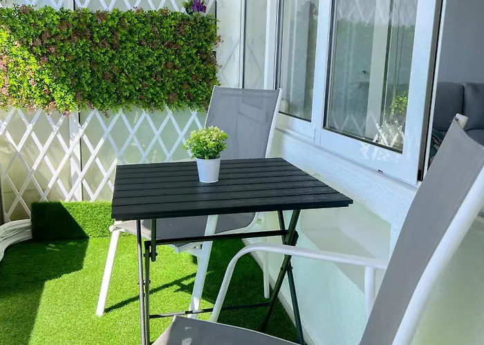 Modern & Bright With Balcony *