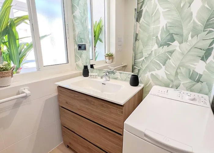 Modern & Bright With Balcony *