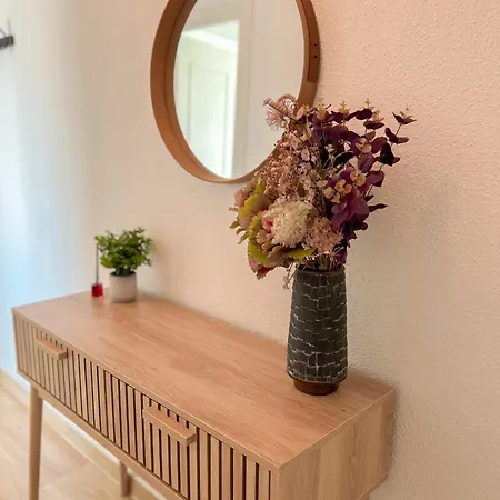 Modern & Bright With Balcony דירה