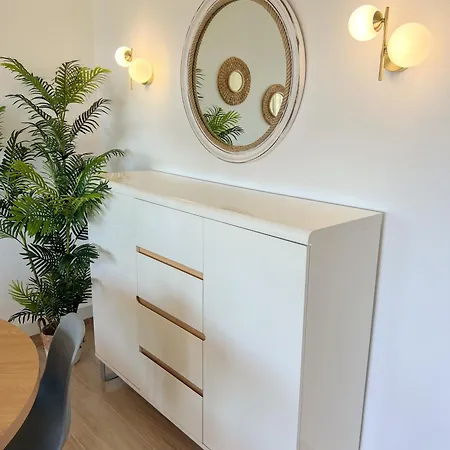 Modern & Bright With Balcony Appartement