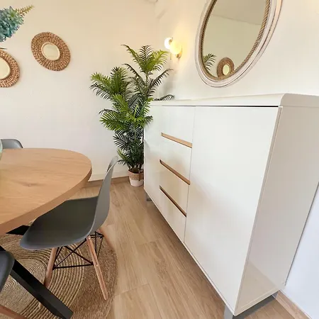 Modern & Bright With Balcony *