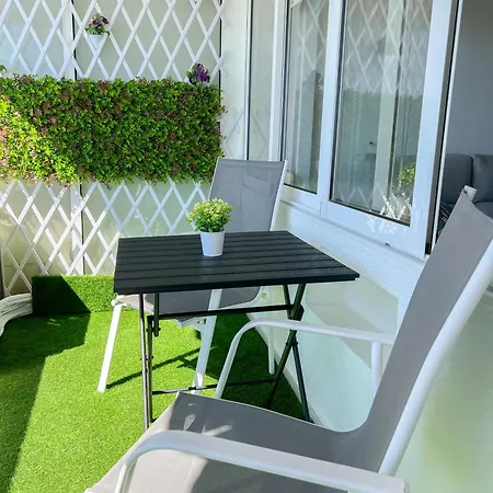 Modern & Bright With Balcony *