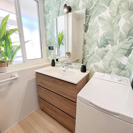 Modern & Bright With Balcony *