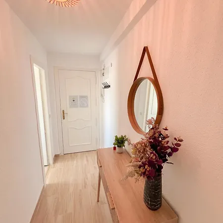 Modern & Bright With Balcony