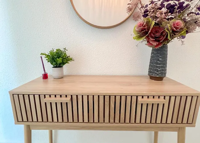 Modern & Bright With Balcony