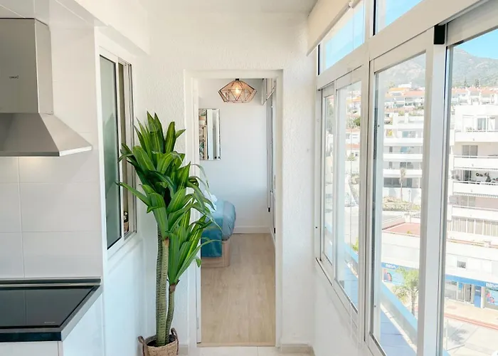 Modern & Bright With Balcony *