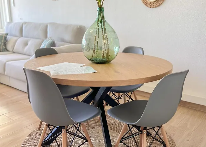 Modern & Bright With Balcony *