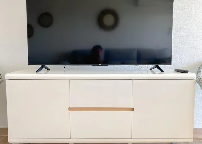 Modern & Bright With Balcony