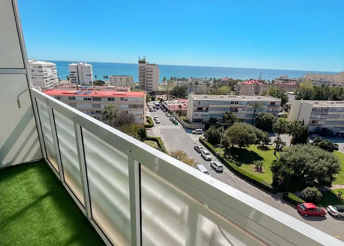 Modern & Bright With Balcony